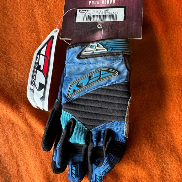 Fly Racing Gloves - Picture 2 of 3